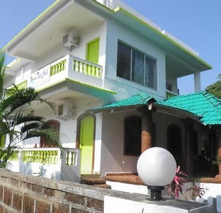 The Crib Hotel Morjim Kültér fotó